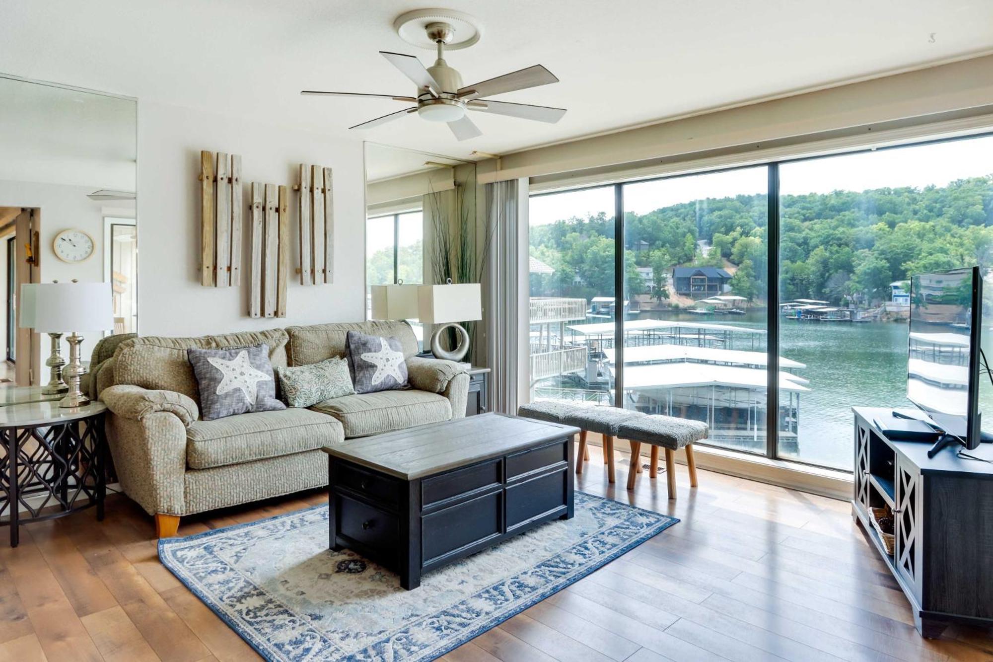 Lakefront Osage Beach Condo With Community Pool エクステリア 写真