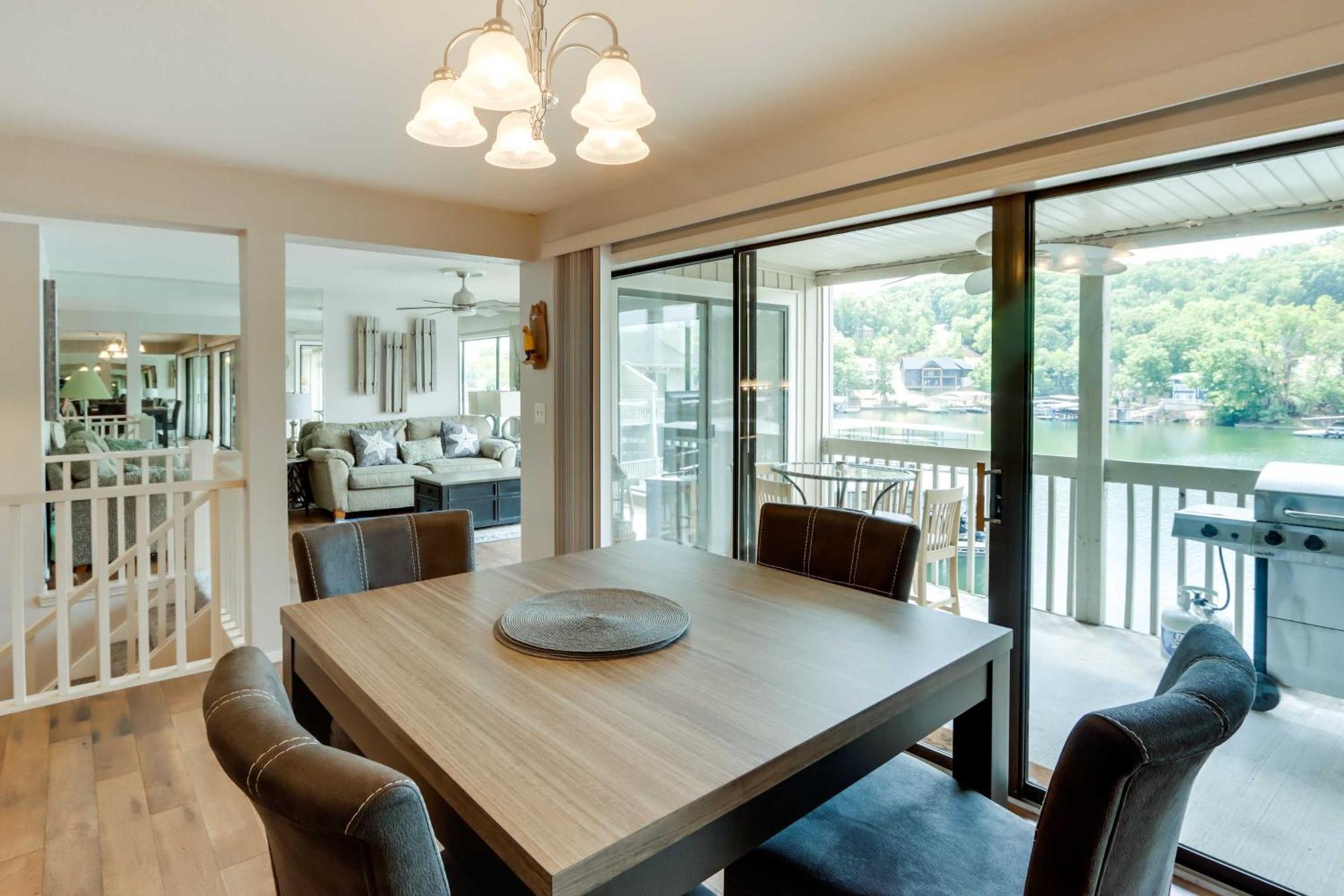 Lakefront Osage Beach Condo With Community Pool エクステリア 写真