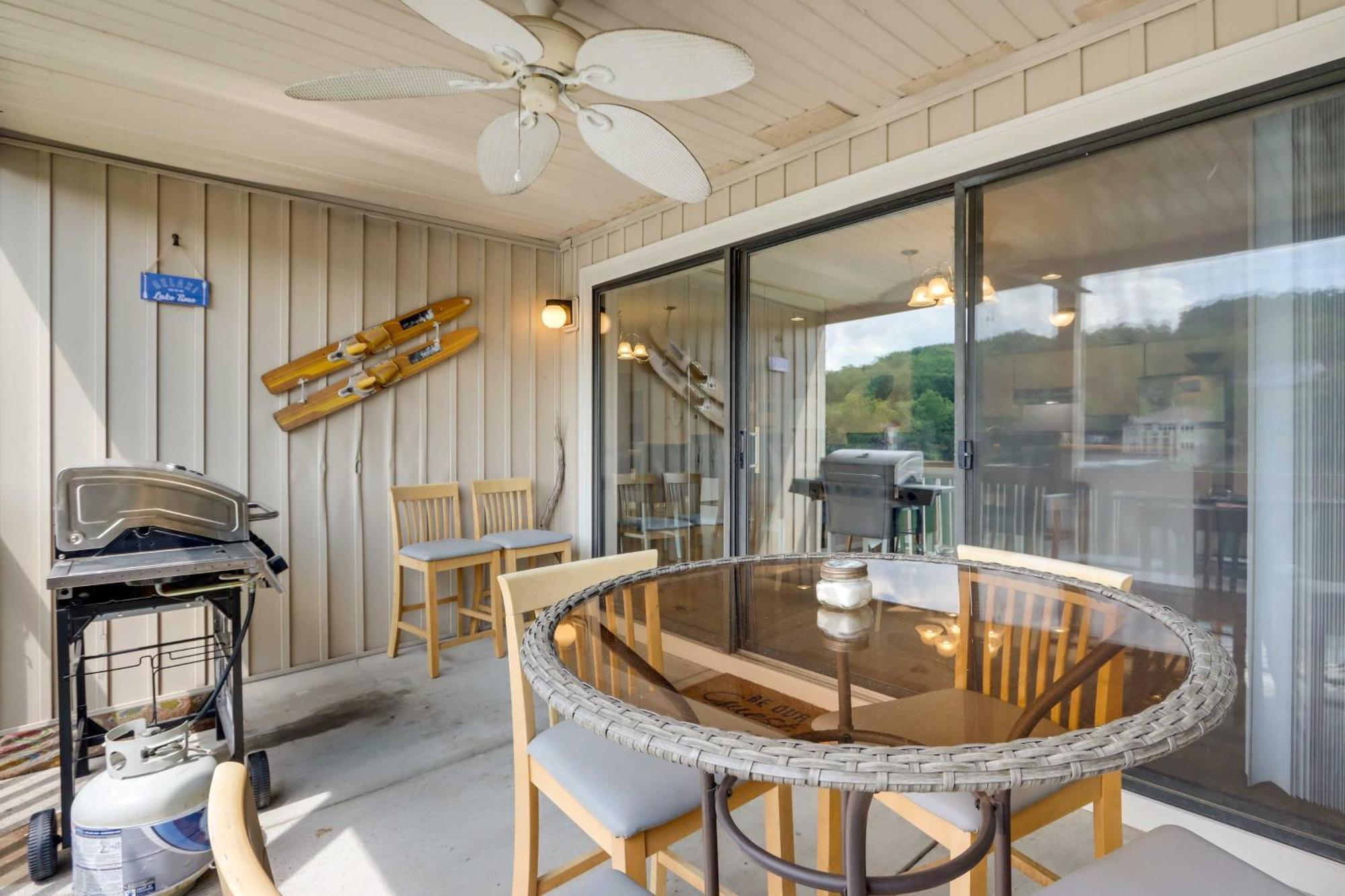 Lakefront Osage Beach Condo With Community Pool エクステリア 写真