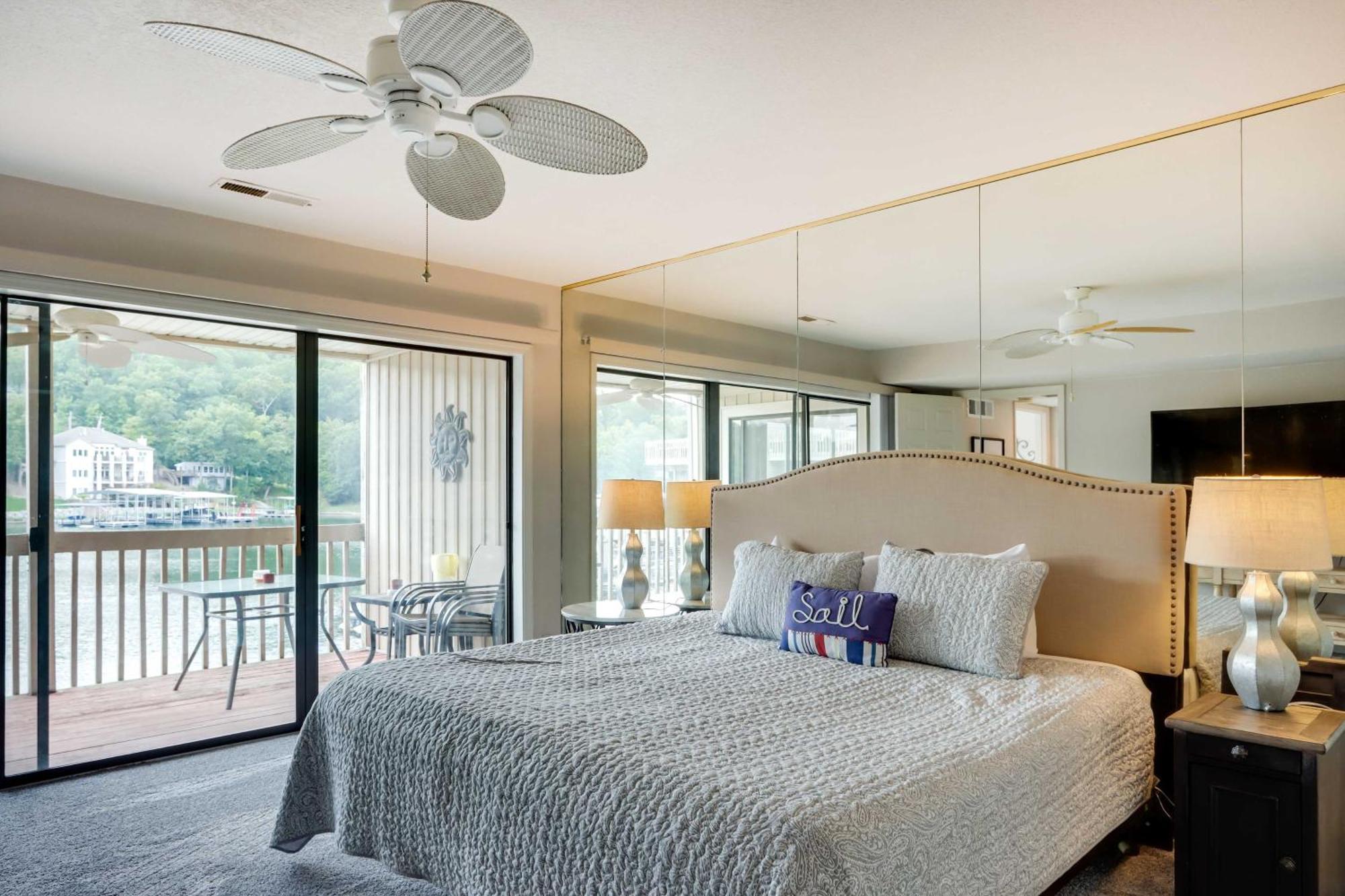 Lakefront Osage Beach Condo With Community Pool エクステリア 写真