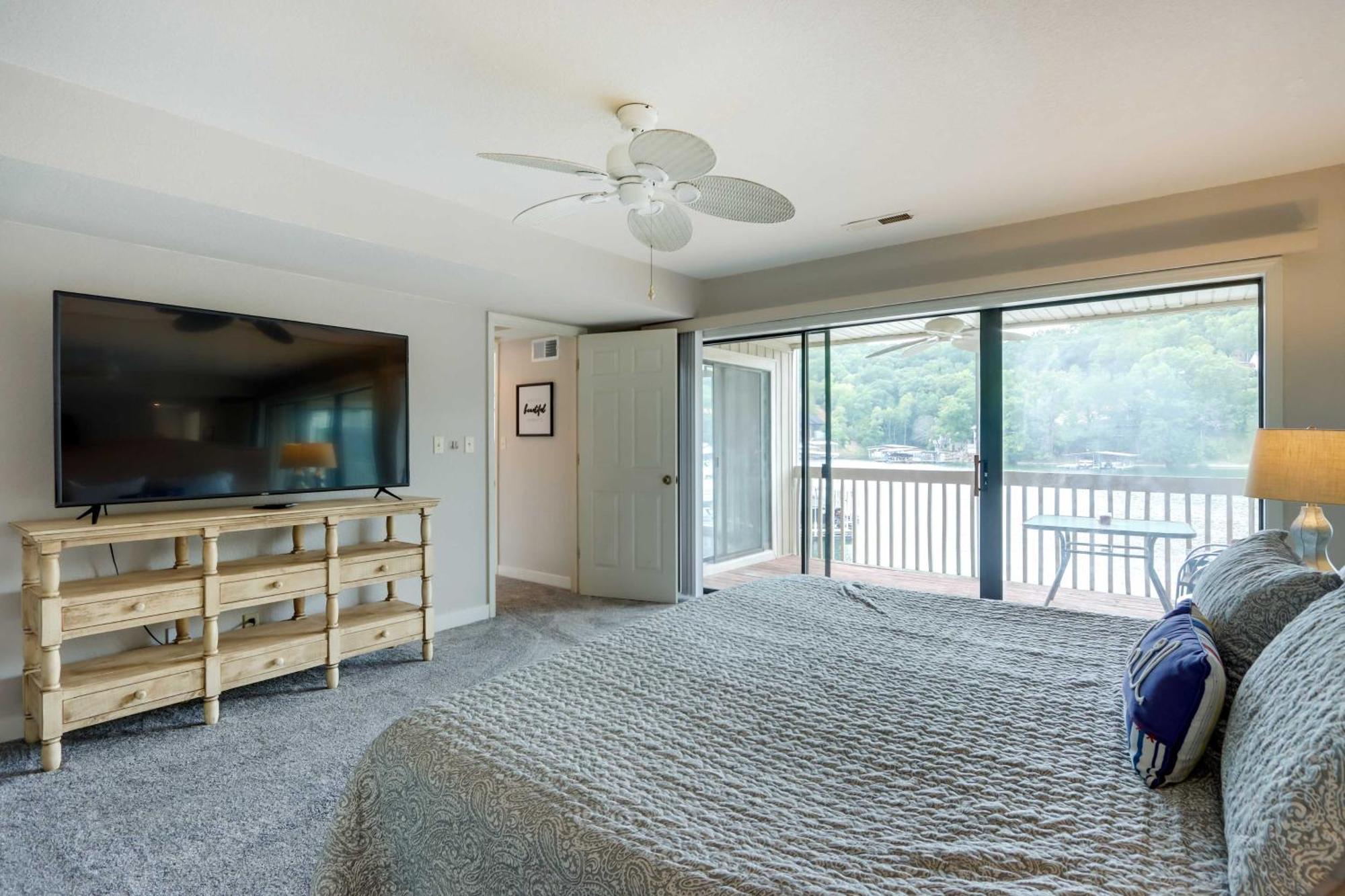 Lakefront Osage Beach Condo With Community Pool エクステリア 写真