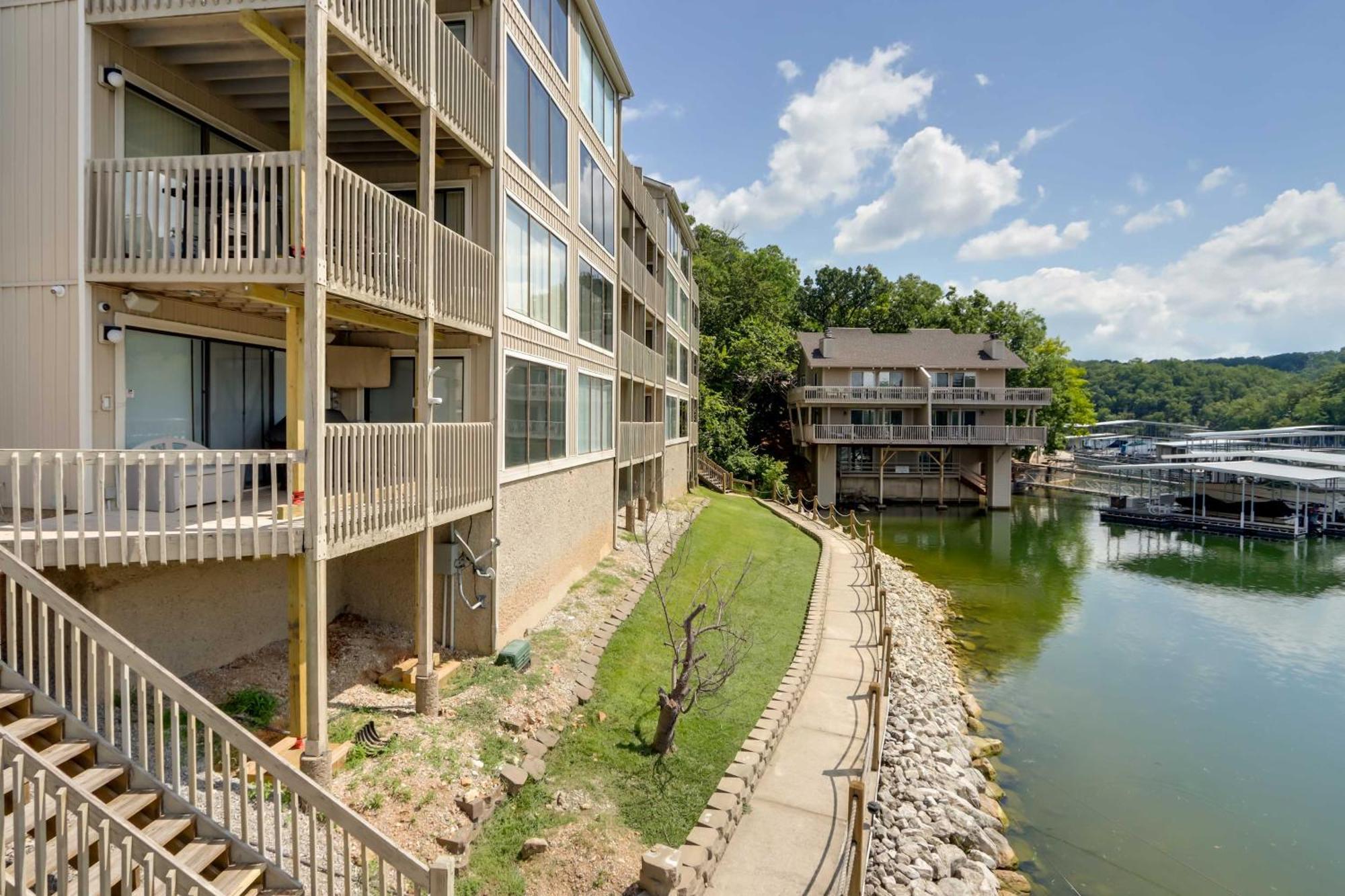Lakefront Osage Beach Condo With Community Pool エクステリア 写真